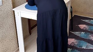 Mature lady allowed to lift the dress for anal sex